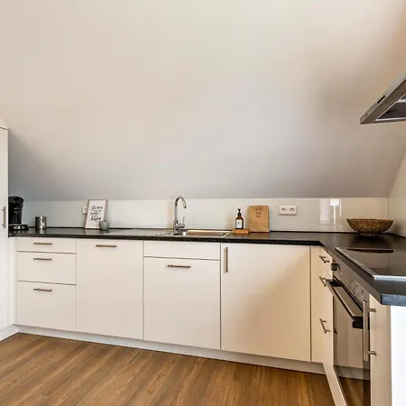 6 Parkside Apartment *