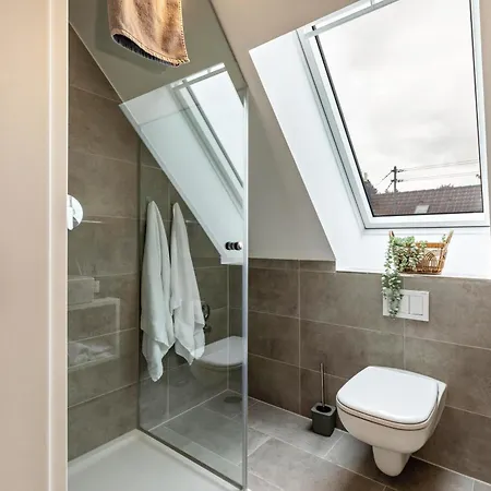 6 Parkside Apartment